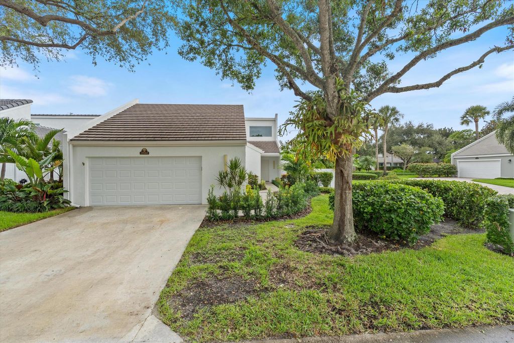 Photo of 17060 Traverse Circle, Jupiter, FL 33477 (MLS # R11126076)