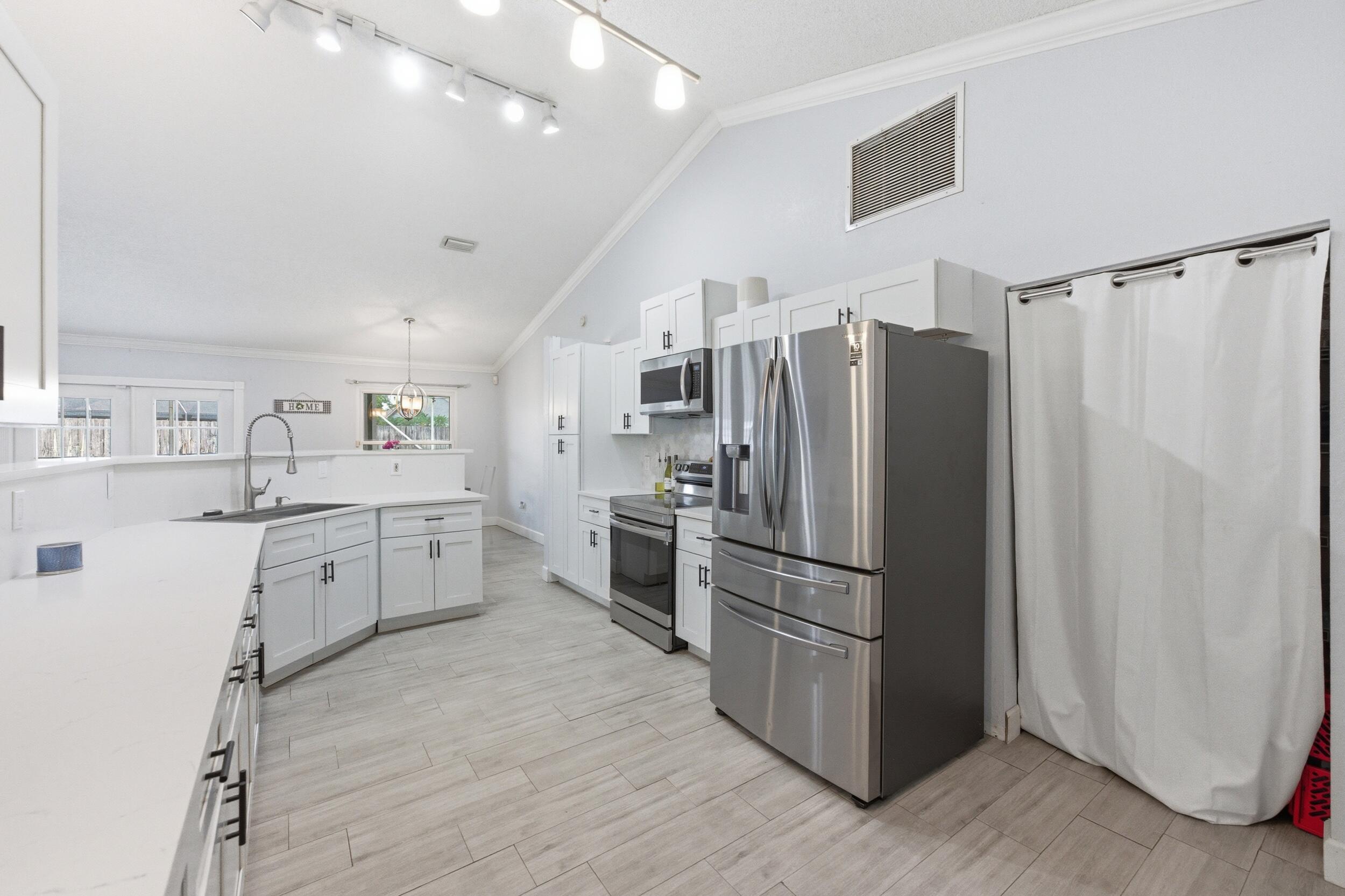 HUNTINGTON WOODS - Residential