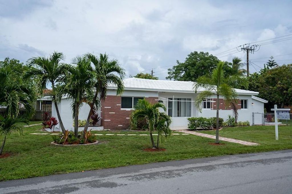 Photo of 1107 S 15th Avenue, Hollywood, FL 33020 (MLS # B26019842)