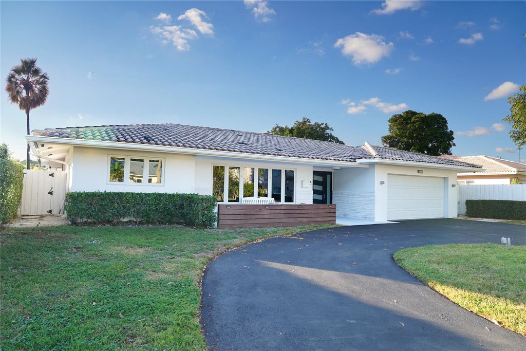 Photo of 4841 NE 28th Avenue, Fort Lauderdale, FL 33308 (MLS # F10554547)