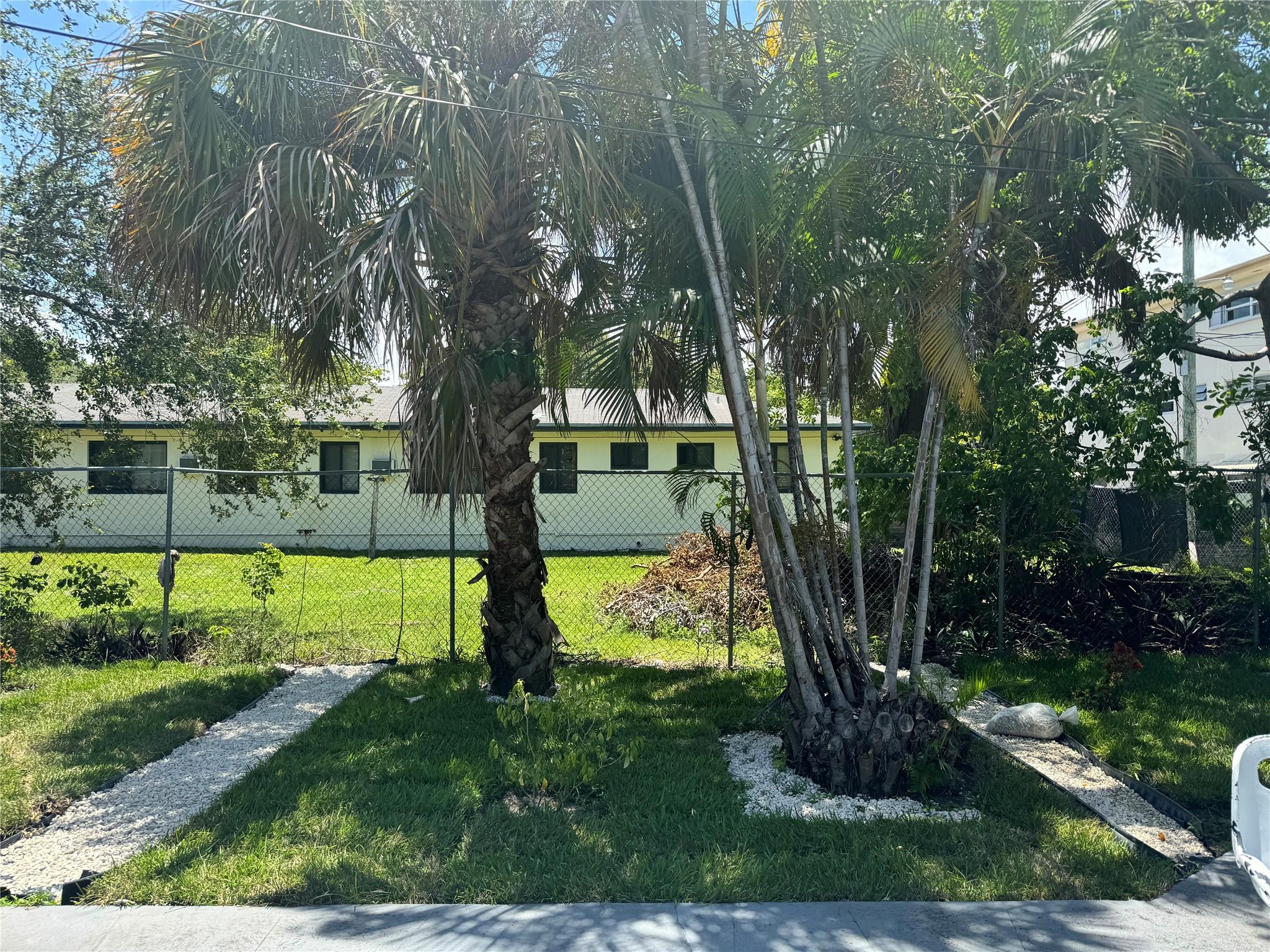 HOLLYWOOD - Residential Lease