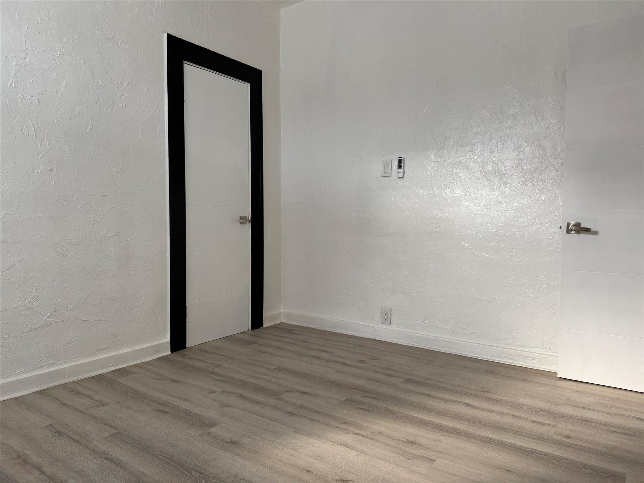 HOLLYWOOD - Residential Lease