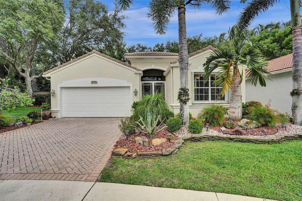 Photo of 12419 Landrum Way, Boynton Beach, FL 33437 (MLS # F10508154)