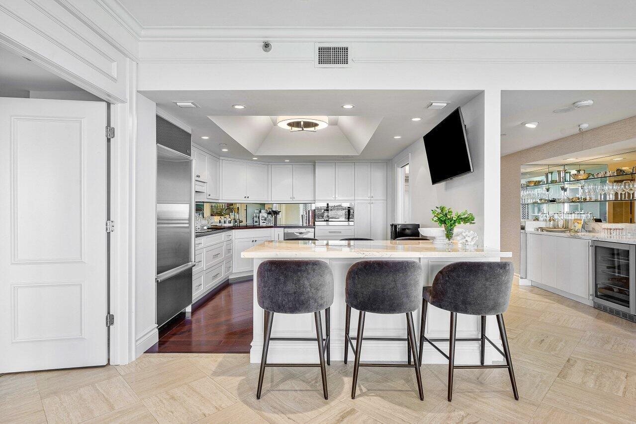 TWENTY ONE HUNDRED CONDO - Residential