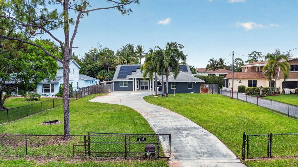 Photo of 5361 N Palm Way, Lake Worth Beach, FL 33463 (MLS # B26027503)