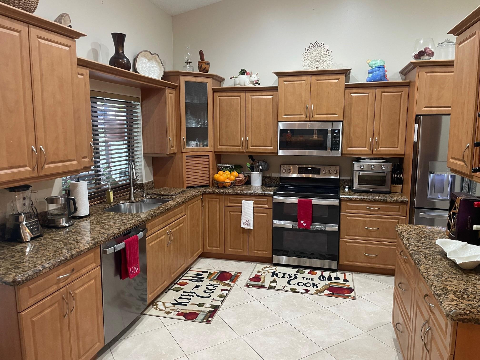 West Glen 128-3 B - Residential