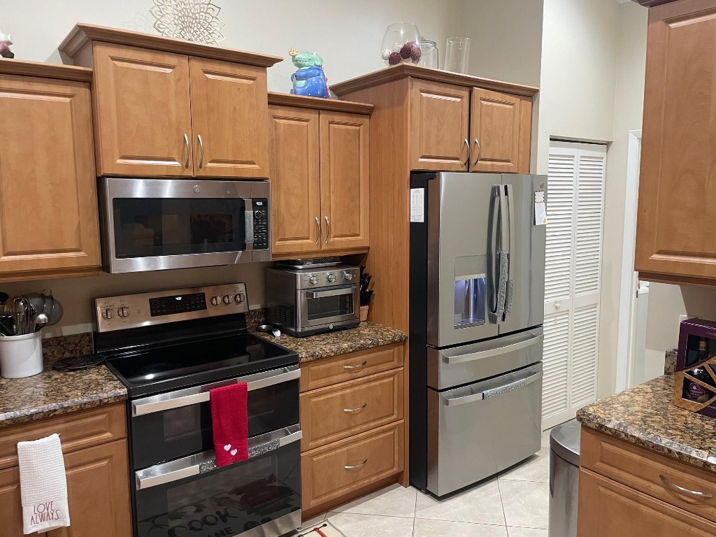 West Glen 128-3 B - Residential