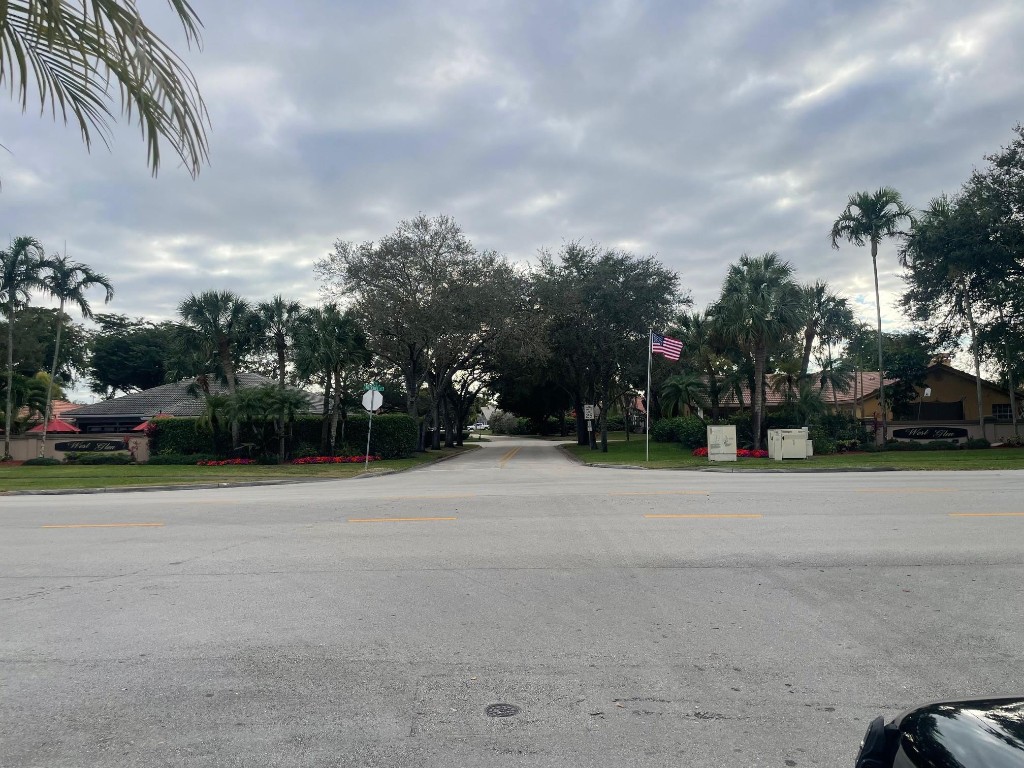 West Glen 128-3 B - Residential