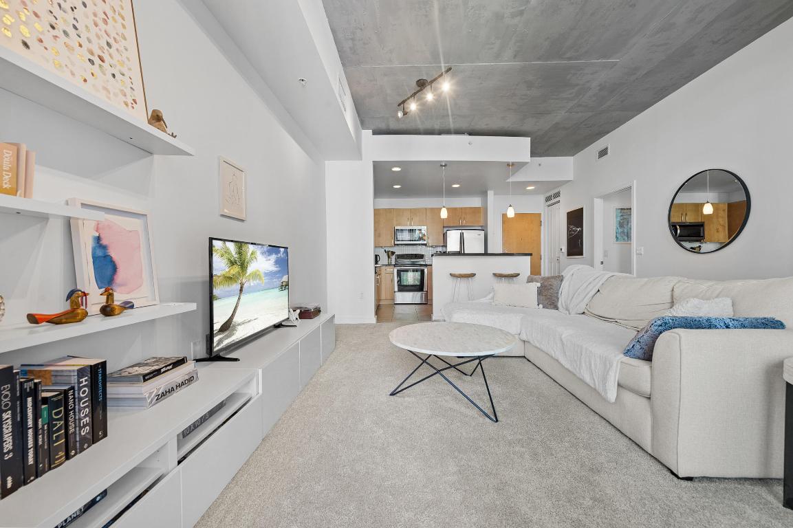 300 S Australian Avenue 1021