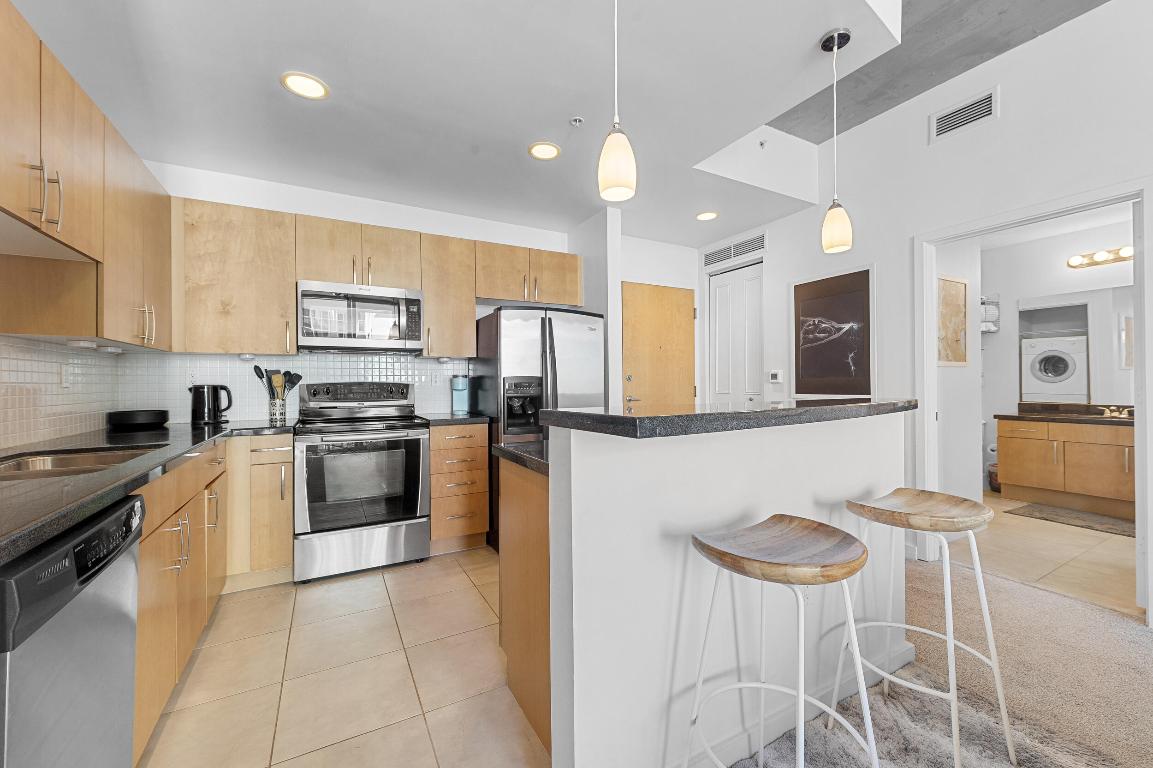 300 S Australian Avenue 1021