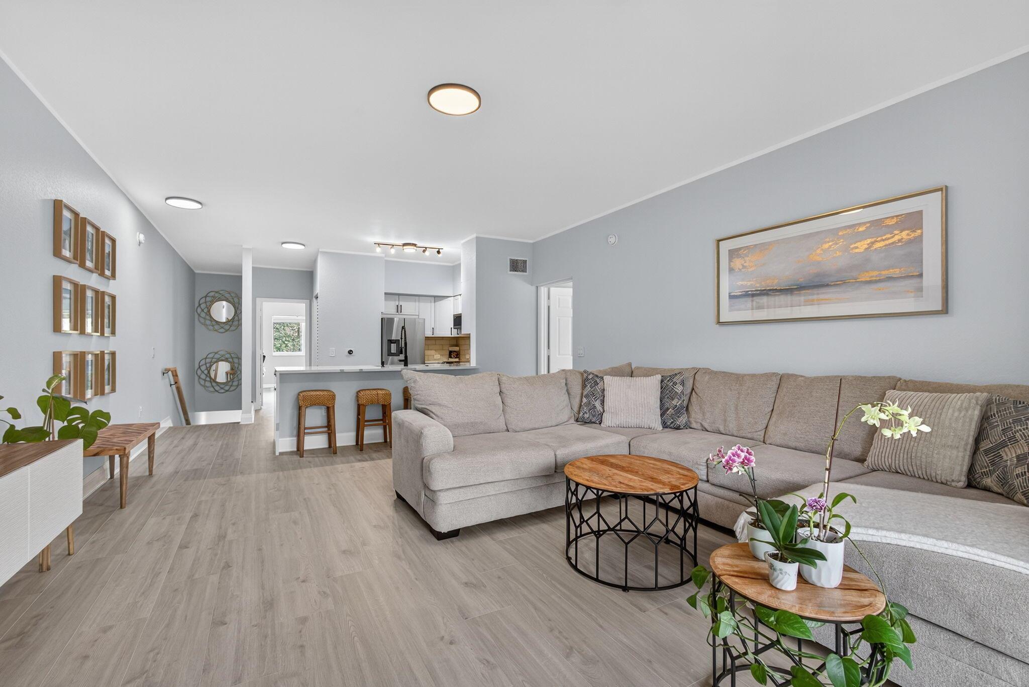 310 Crestwood Circle 206