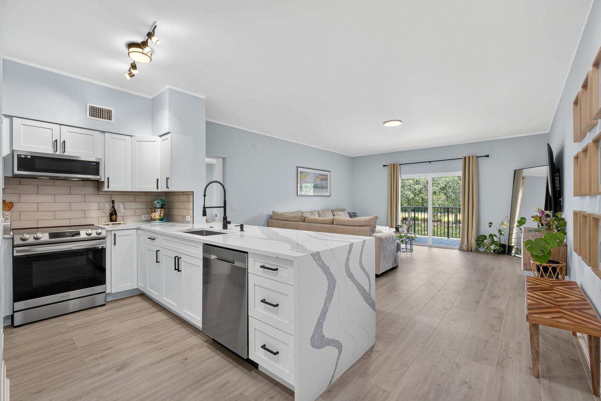 310 Crestwood Circle 206