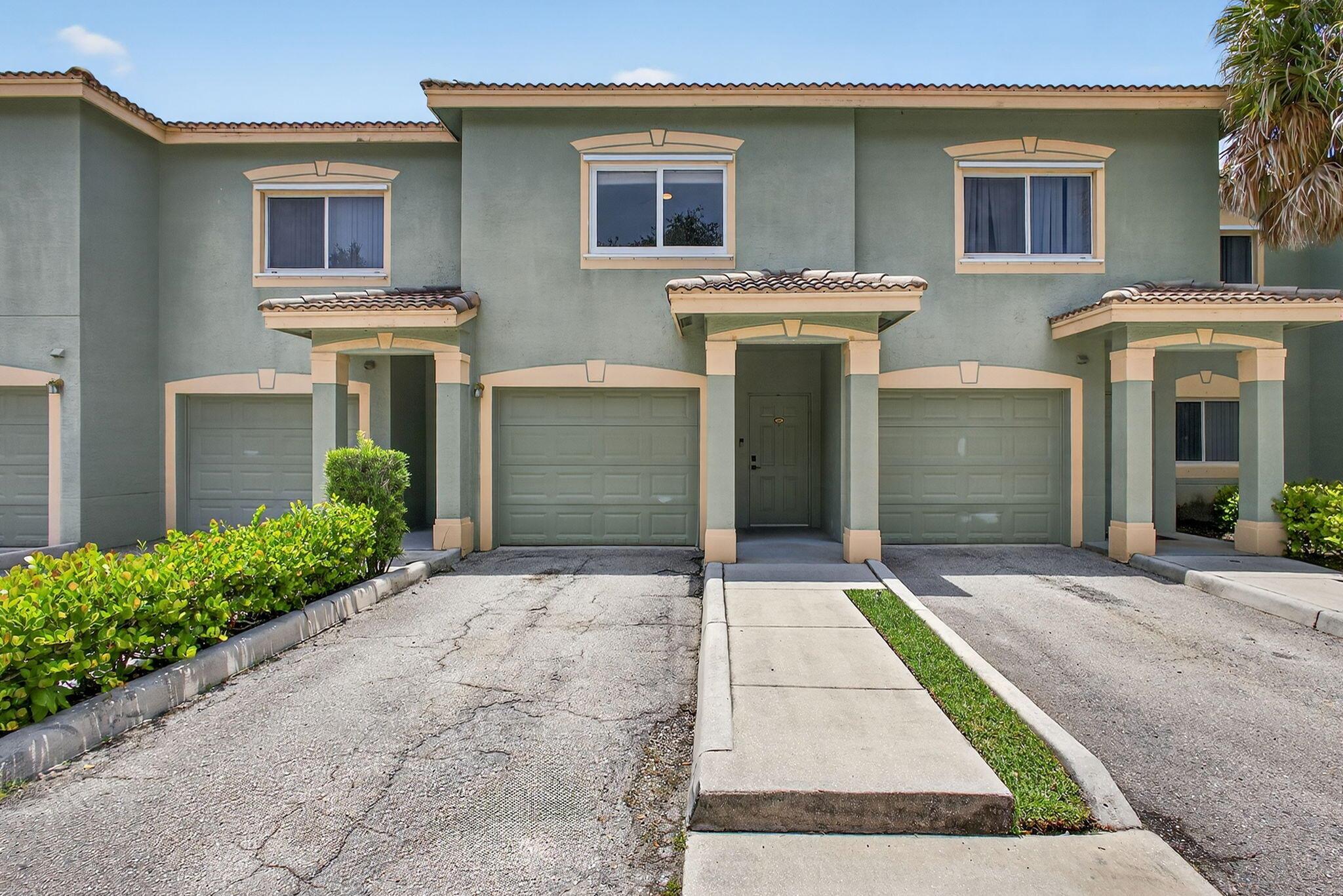 KENSINGTON OF ROYAL PALM - Residential
