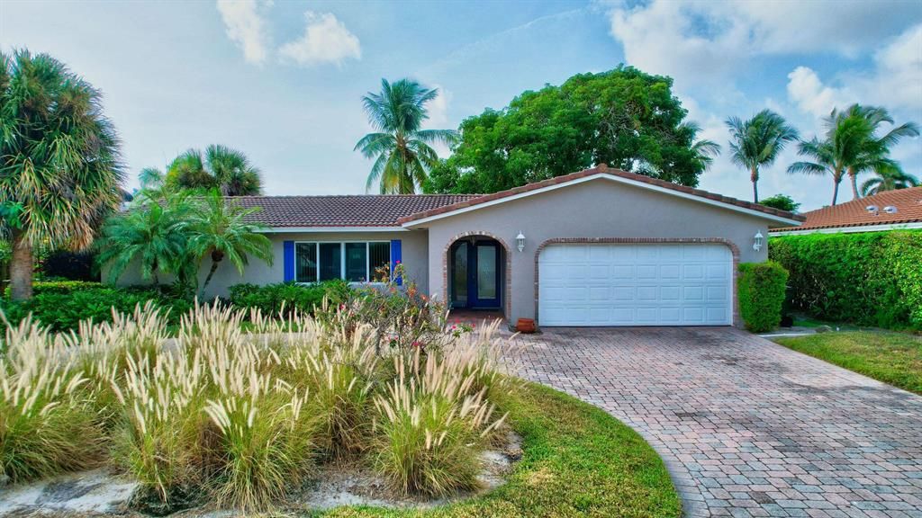 Photo of 924 Banyan Drive, Delray Beach, FL 33483 (MLS # R10750990)