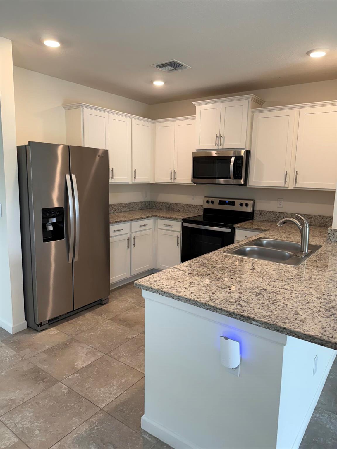 CROSSTOWN COMMONS - Residential Lease