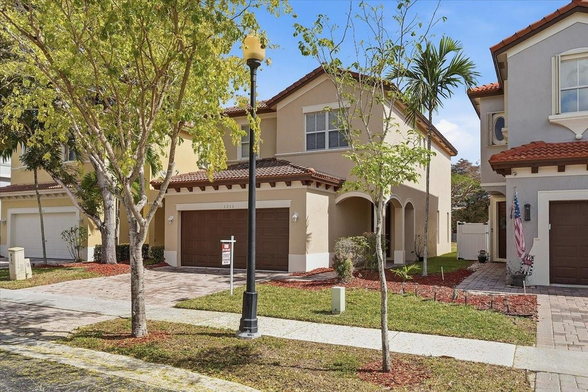 PORTOFINO PALMS - Residential