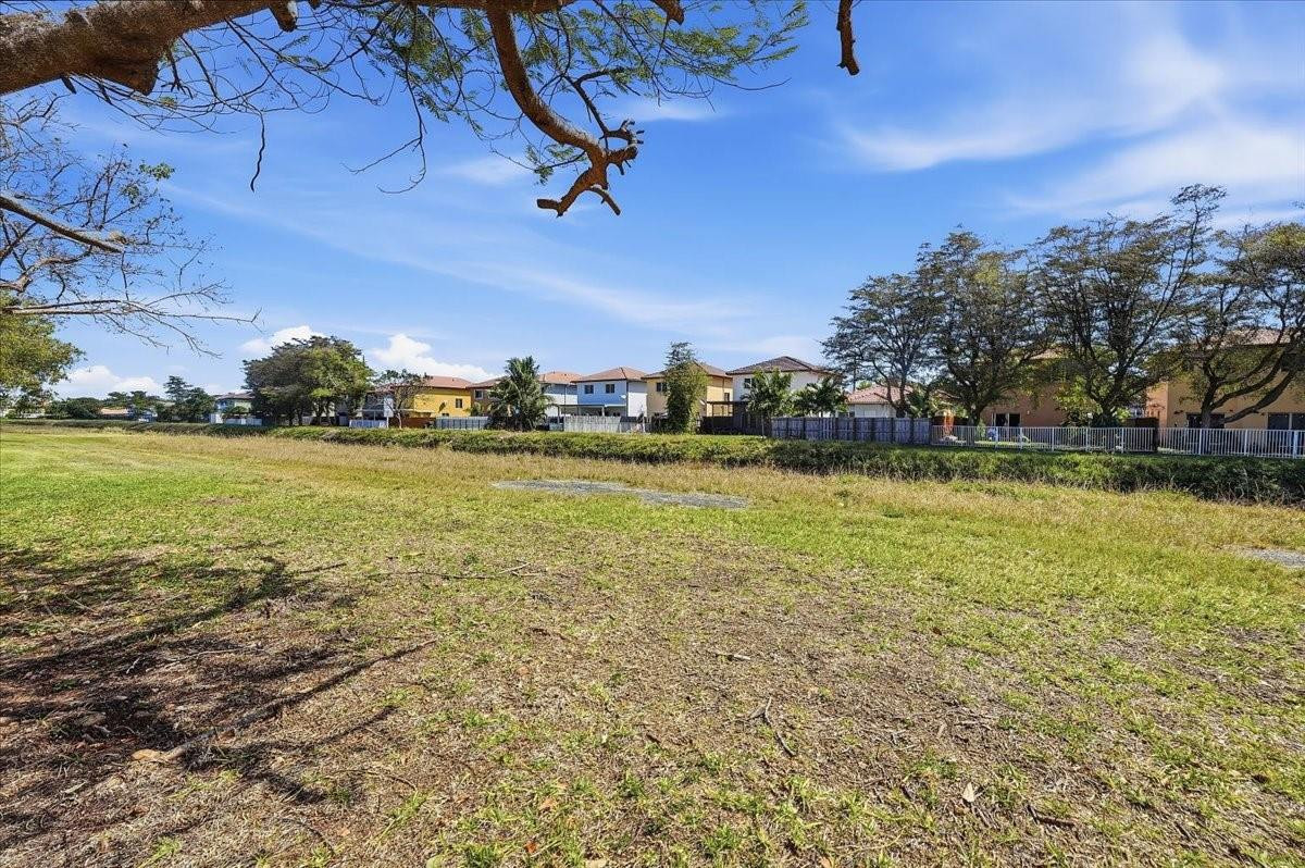 PORTOFINO PALMS - Residential