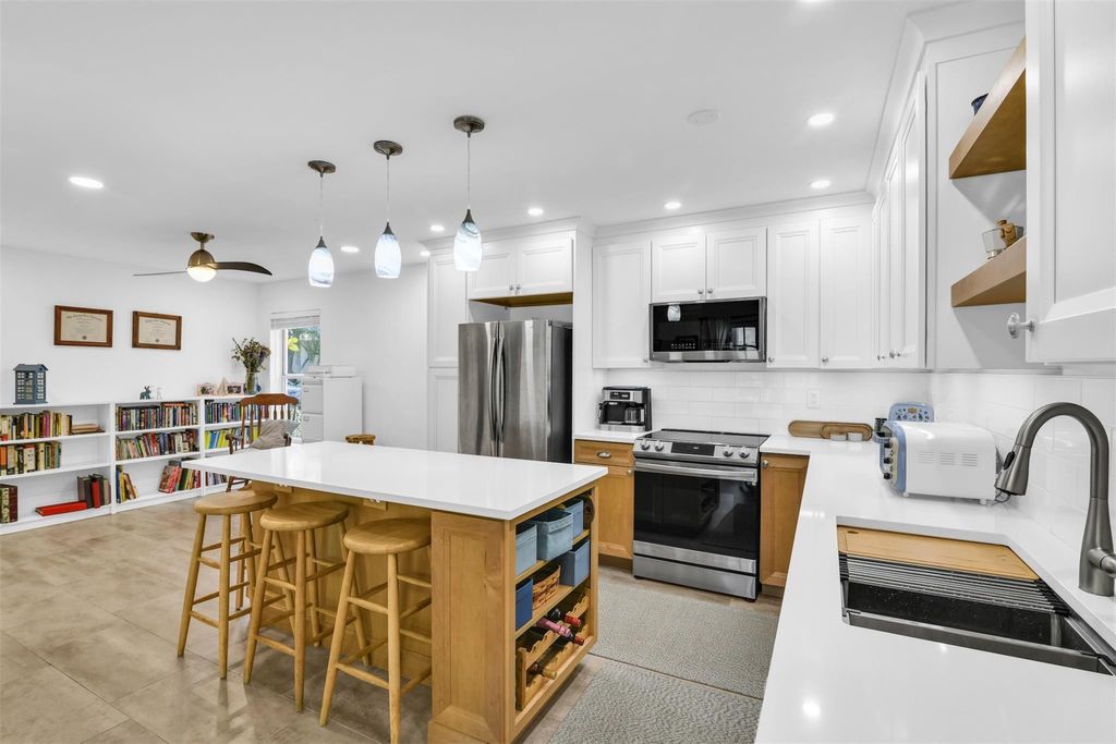 Photo of 843 NW 98th Avenue, Plantation, FL 33324 (MLS # F10554029)