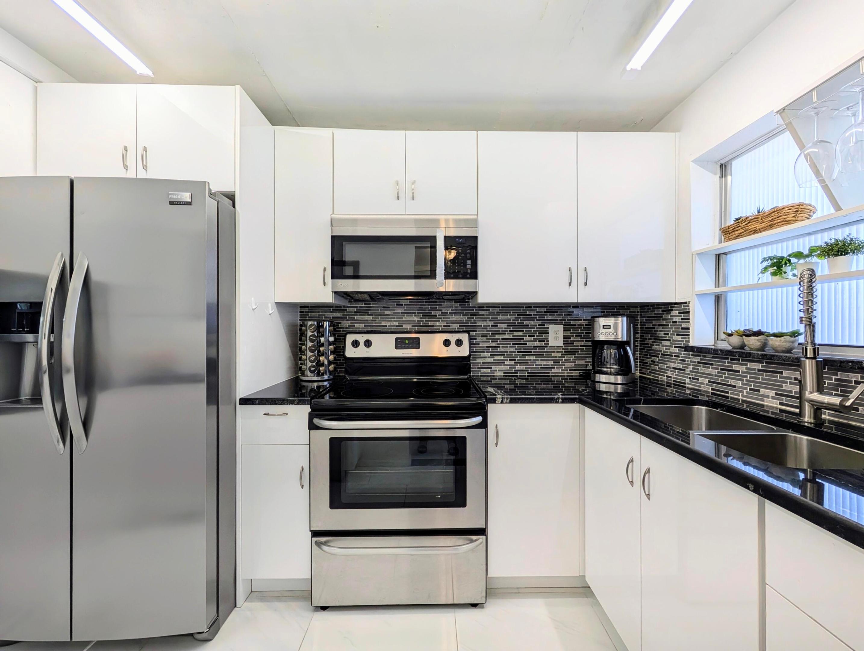 SUNRISE LAKES 32 CONDO - Residential