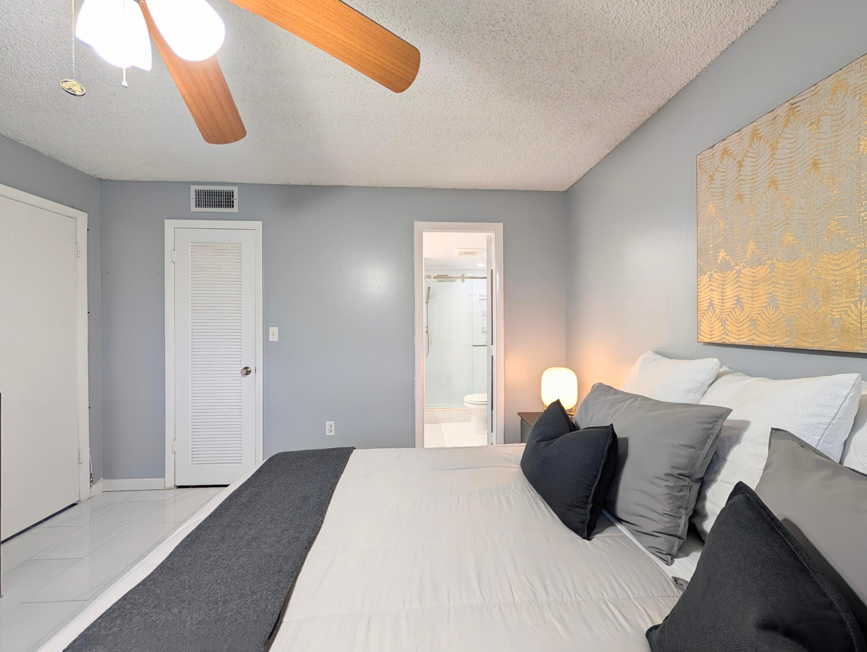 SUNRISE LAKES 32 CONDO - Residential