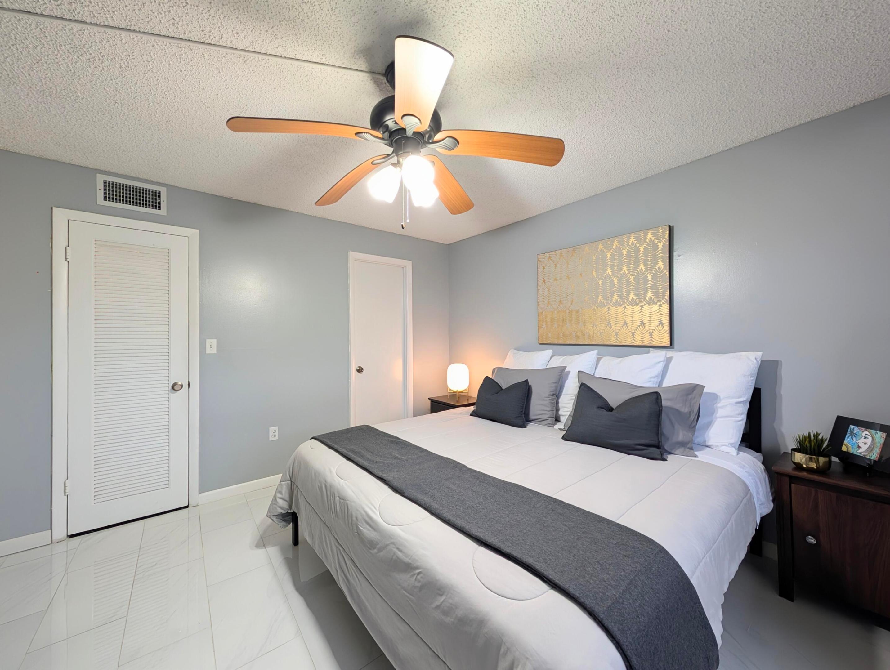 SUNRISE LAKES 32 CONDO - Residential