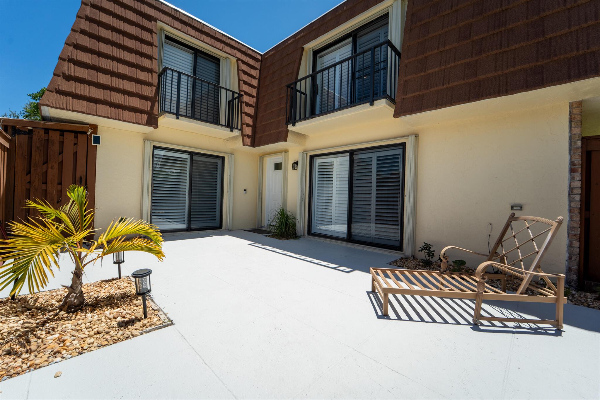 This updated townhouse-style condo is located near the Atlantic Ocean in Tequesta. The property includes a large private courtyard suitable for outdoor activities. Residents have access to Jupiter Beach and a community swimming pool.The home offers several upgrades, such as a renovated master bathroom, new interior paint throughout, and tile flooring. The kitchen features quartz countertops, a new backsplash, and updated lighting.The location is close to the historic Jupiter Lighthouse, Cato's Bridge, and local waterways. Jonathan Dickinson State Park is nearby, providing opportunities for kayaking, canoeing, and hiking. There are popular dining options within a short distance, including Square Grouper, Guanabanas, Blue Line, Jetty's, 1000 North, U-Tiki Beach, and Tiki 52.