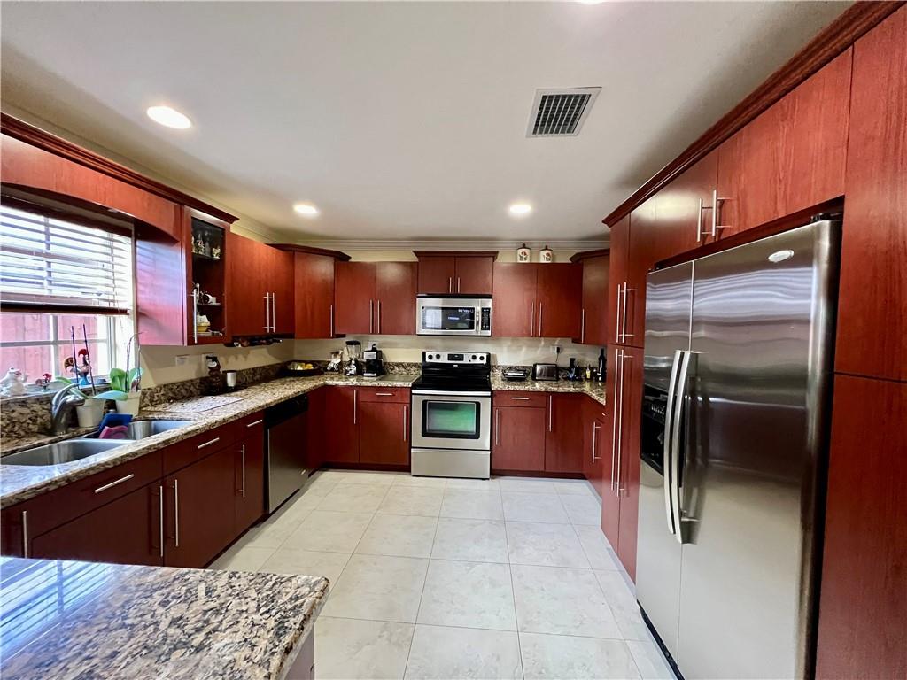 Woodbridge 93-28 B - Residential