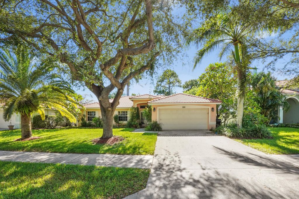 Photo of 132 W Lee Road, Delray Beach, FL 33445 (MLS # R11008908)
