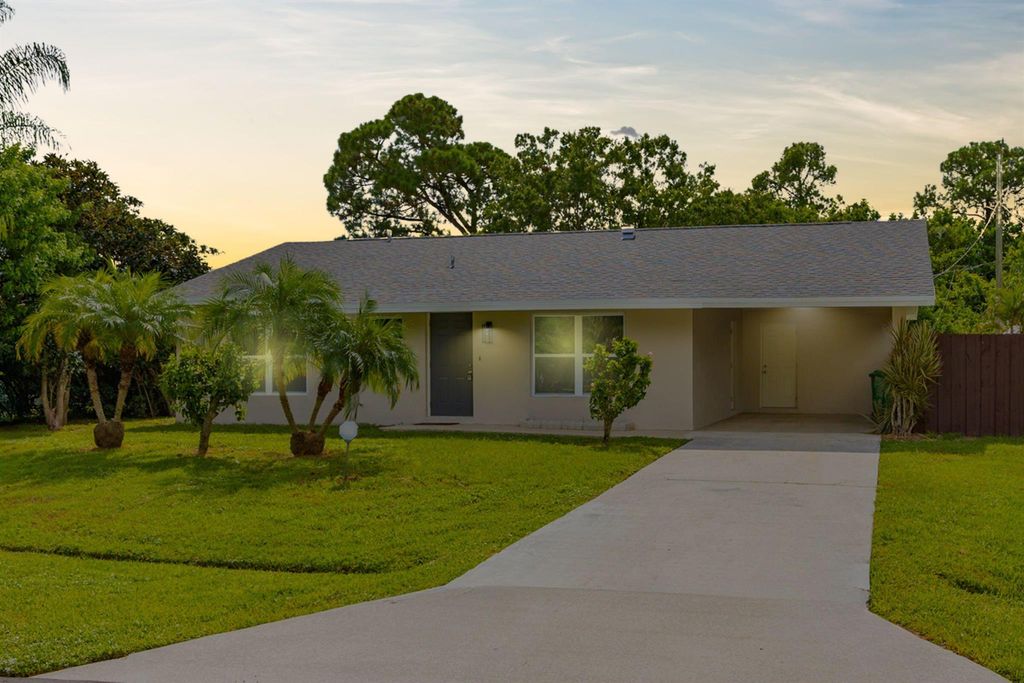 Photo of 216 SE Fallon Drive, Port Saint Lucie, FL 34983 (MLS # R11114283)