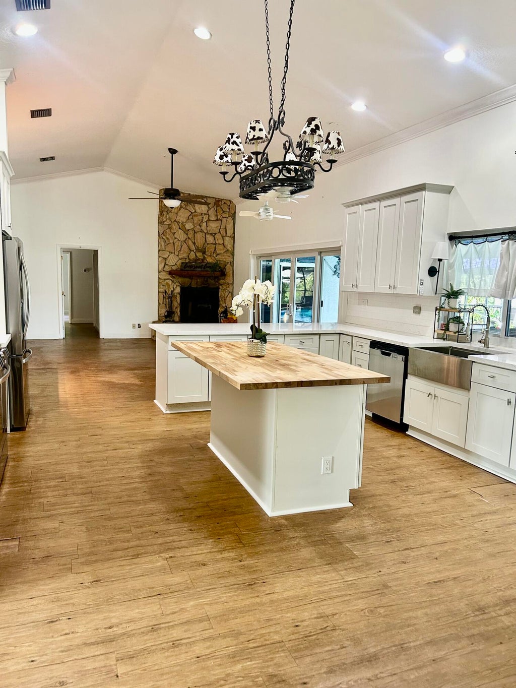 Photo of 5500 SW 67th Terrace, Davie, FL 33314 (MLS # B26093916)