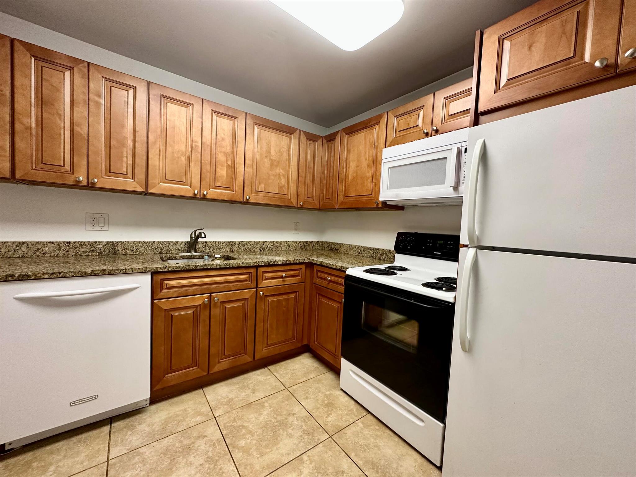SPANISH OAKS CONDO - Residential Lease