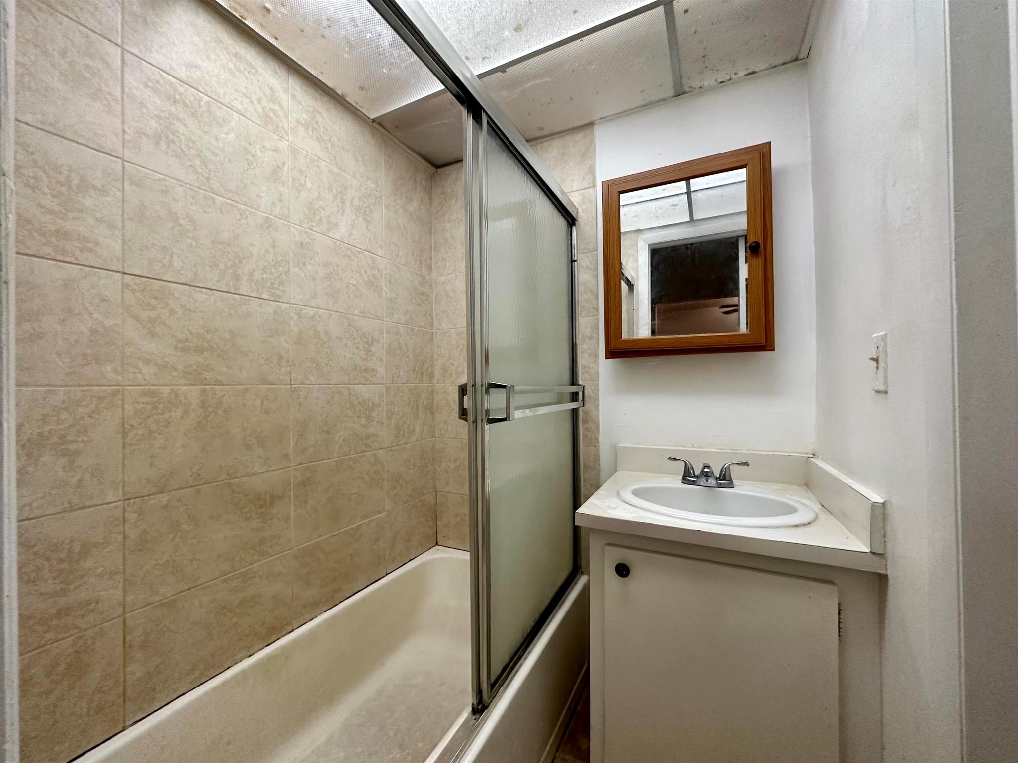 SPANISH OAKS CONDO - Residential Lease