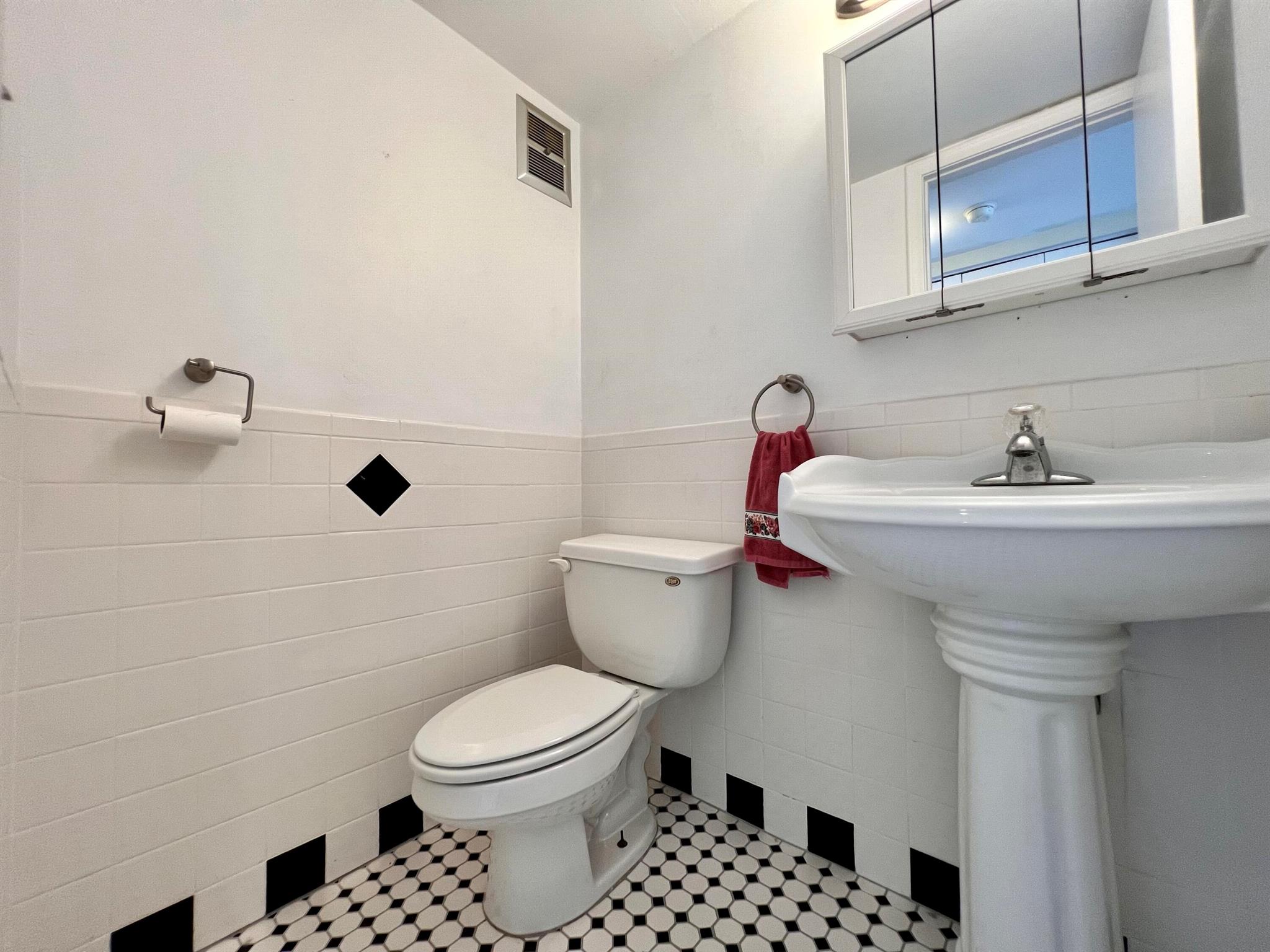 View photos, virtual tours, details... 403 Chatham T