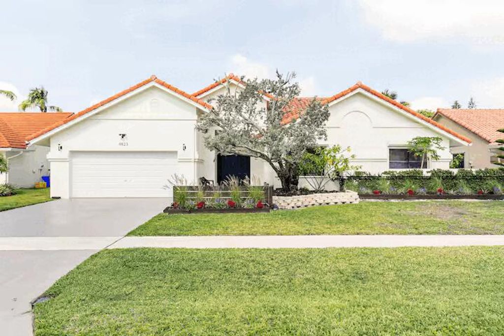 Photo of 9823 Sun Pointe Drive, Boynton Beach, FL 33437 (MLS # R11126254)