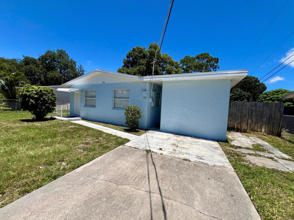 Photo of 948 Kanner Drive, Fort Pierce, FL 34982 (MLS # R11002009)