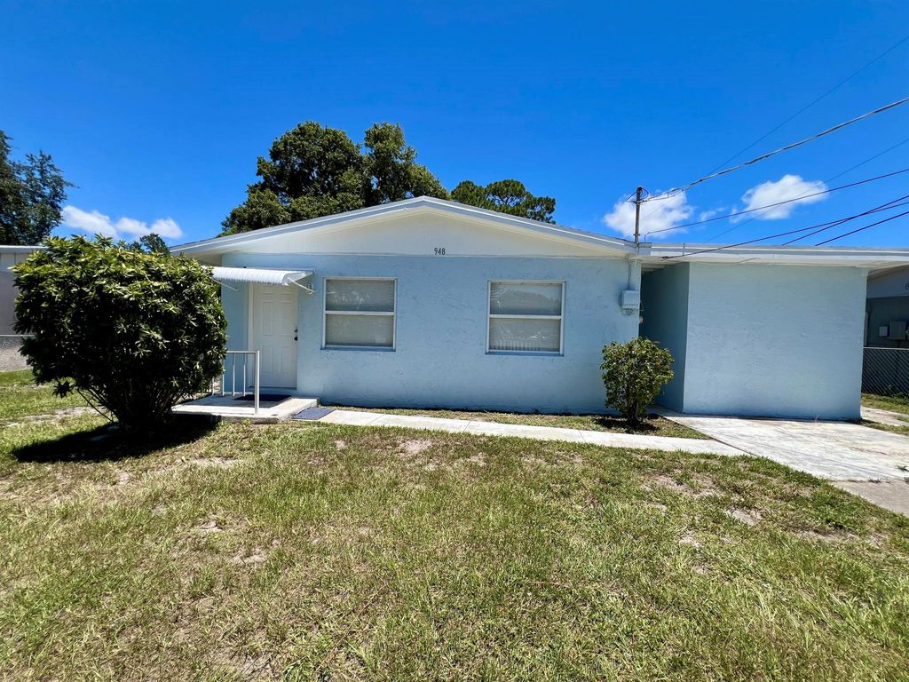 Photo of 948 Kanner Drive, Fort Pierce, FL 34982 (MLS # R11002009)