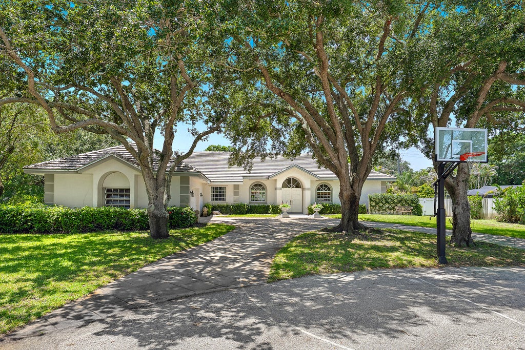 Photo of 3 SE Loggerhead Lane, Tequesta, FL 33469 (MLS # B26058155)