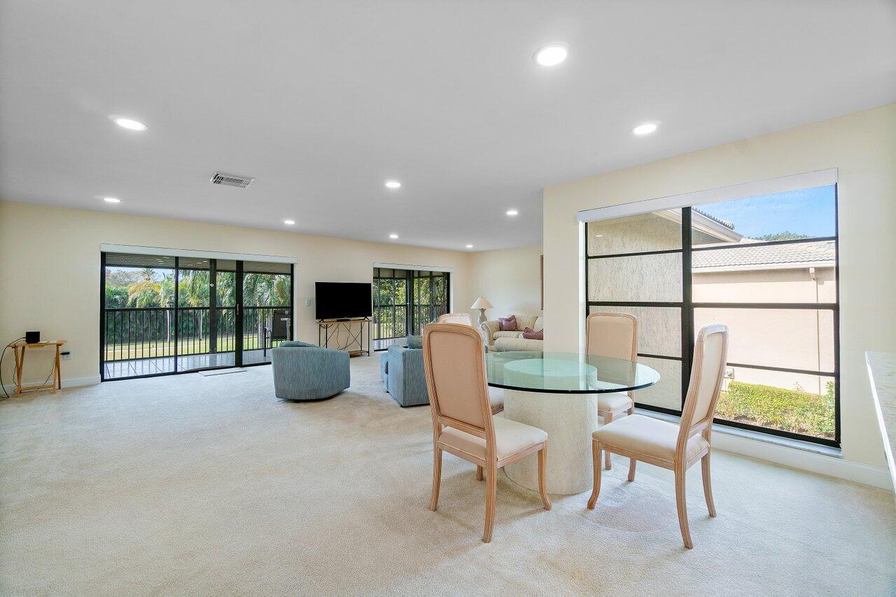 36 STRATFORD Lane W H