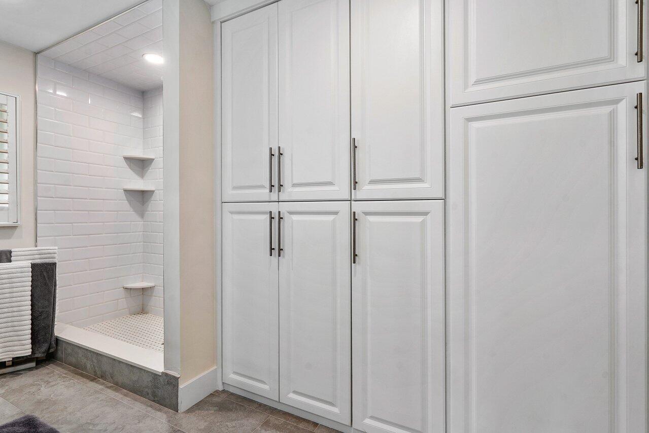 LAKE SHORE ESTATES - Residential Lease