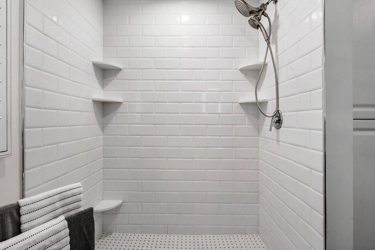 LAKE SHORE ESTATES - Residential Lease