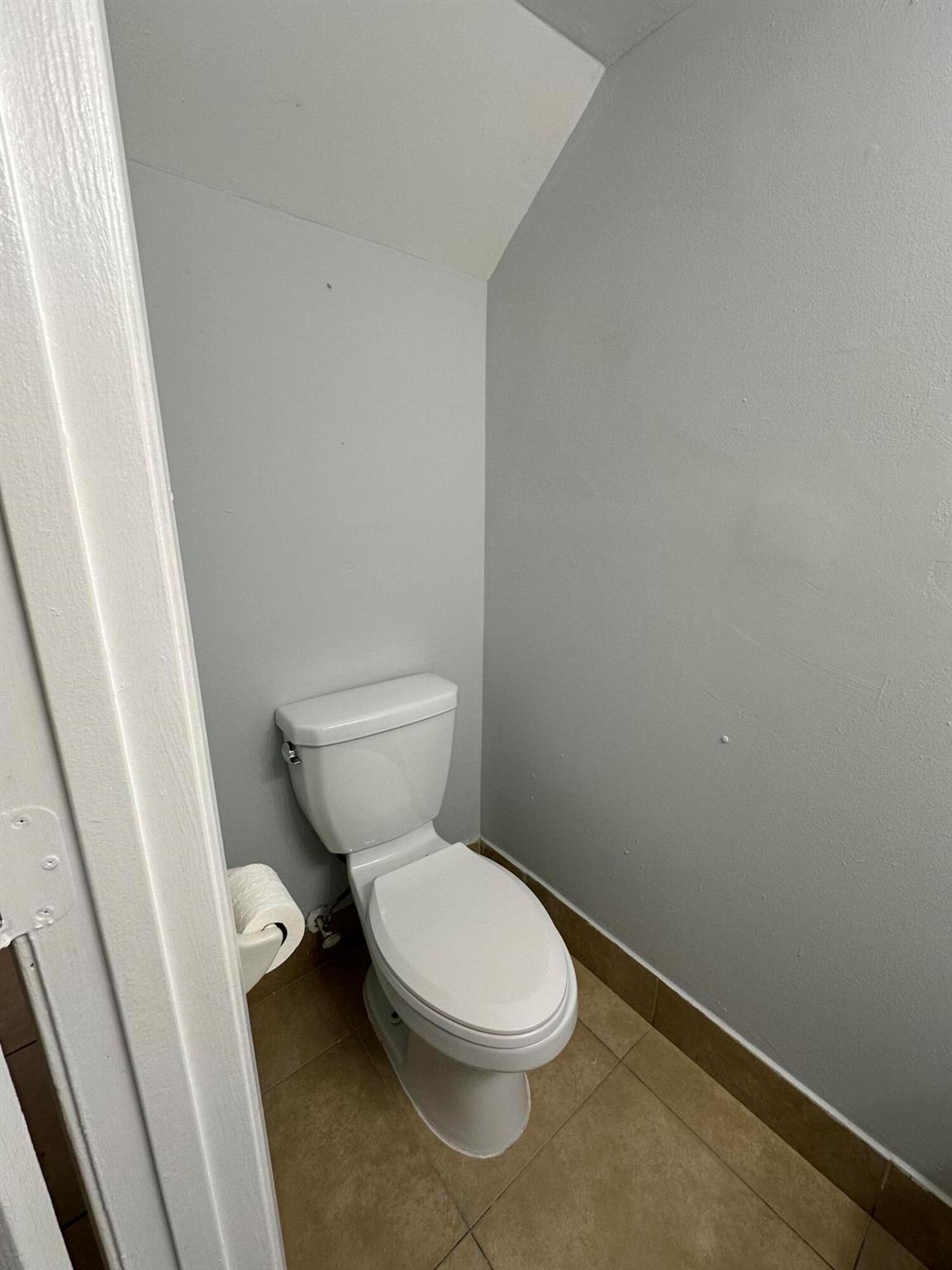 DIXIELAND - Residential Lease