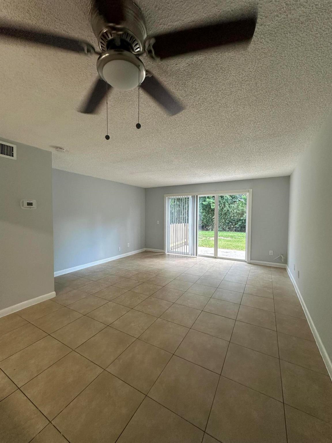 DIXIELAND - Residential Lease