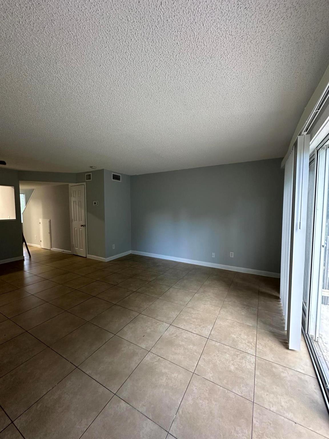 DIXIELAND - Residential Lease