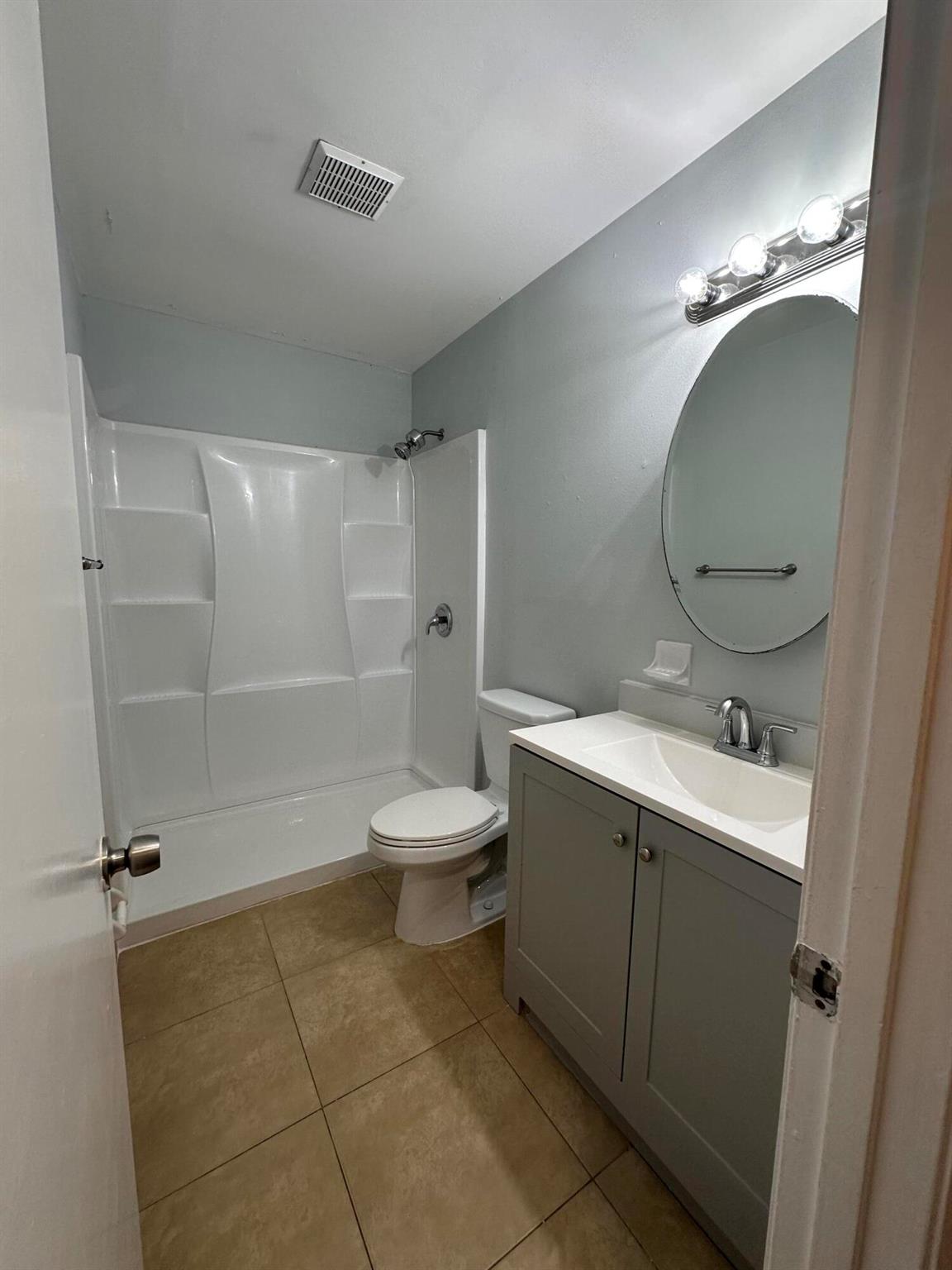 DIXIELAND - Residential Lease