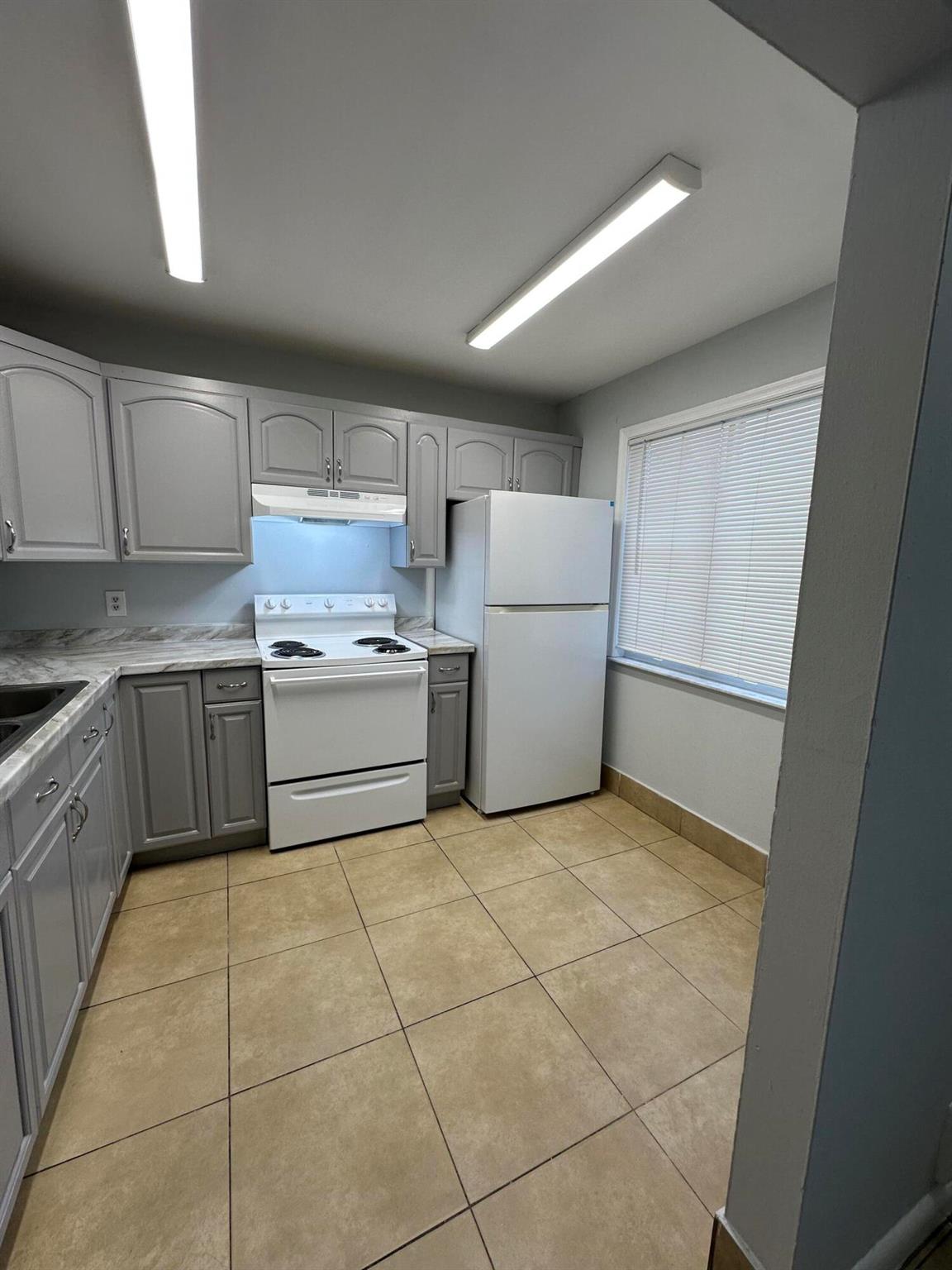 DIXIELAND - Residential Lease