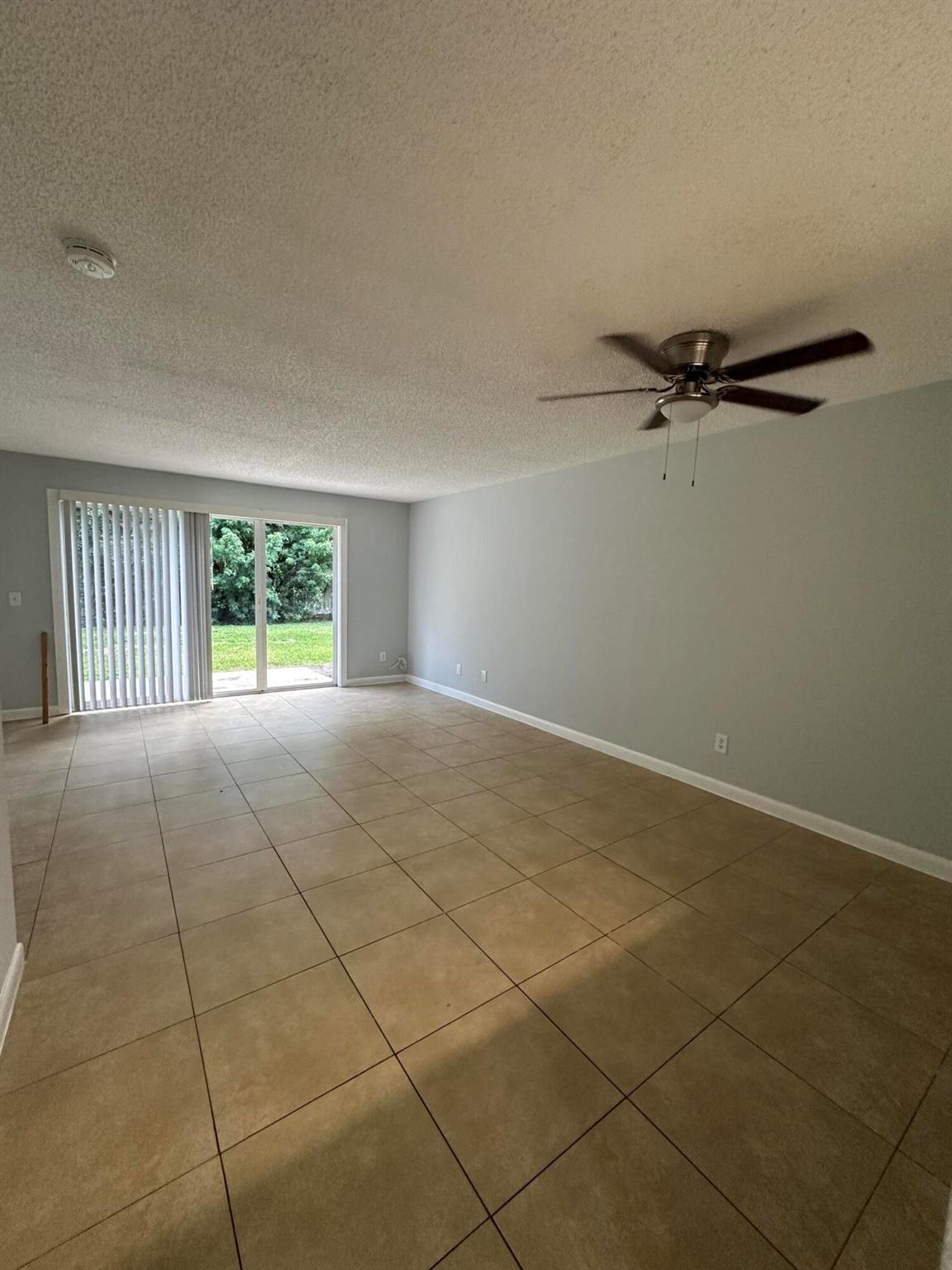 DIXIELAND - Residential Lease
