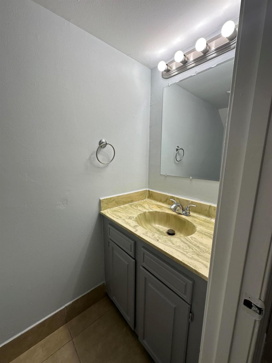 DIXIELAND - Residential Lease