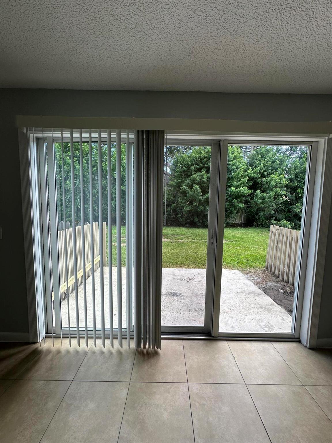 DIXIELAND - Residential Lease