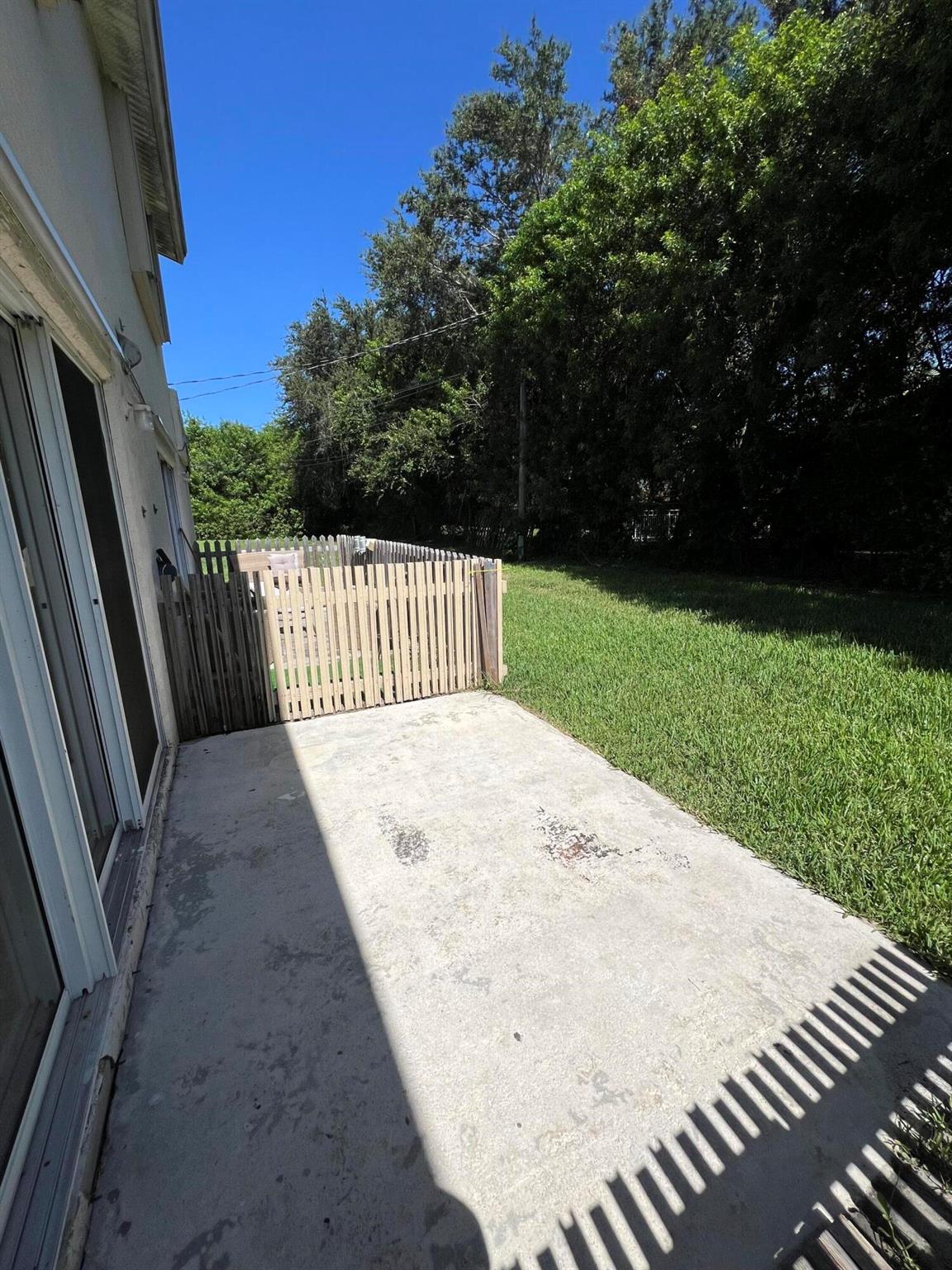 DIXIELAND - Residential Lease