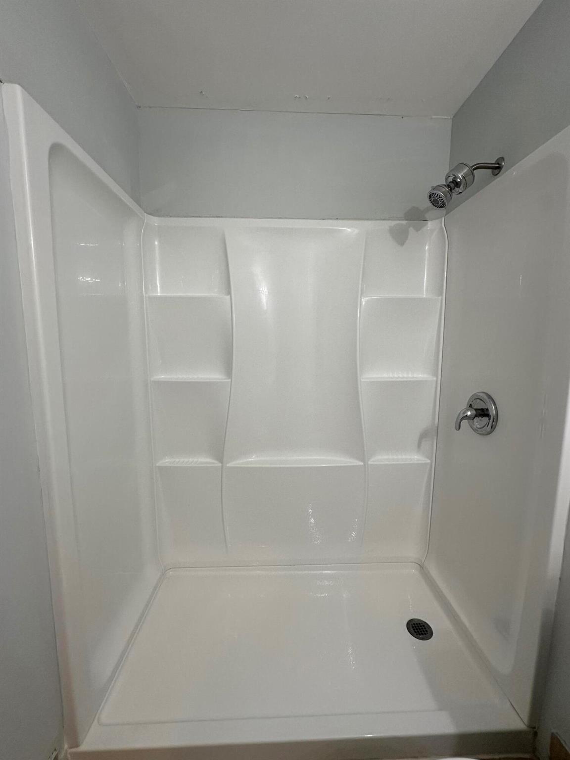 DIXIELAND - Residential Lease